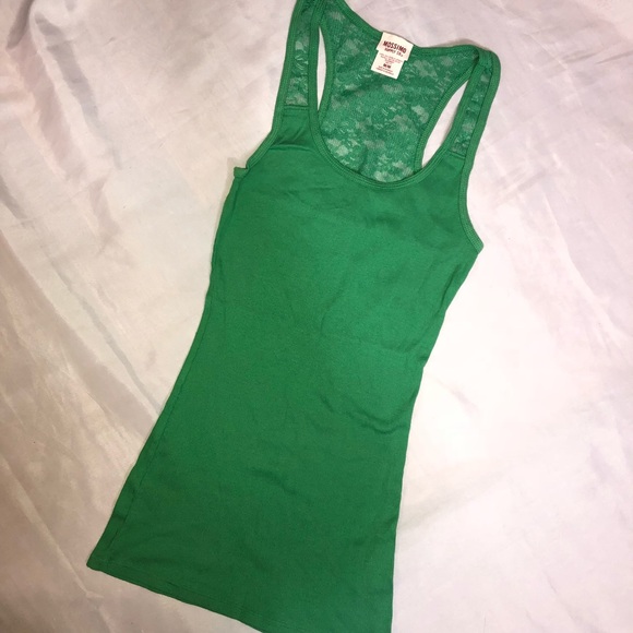 Two tank top lot - Picture 4 of 5